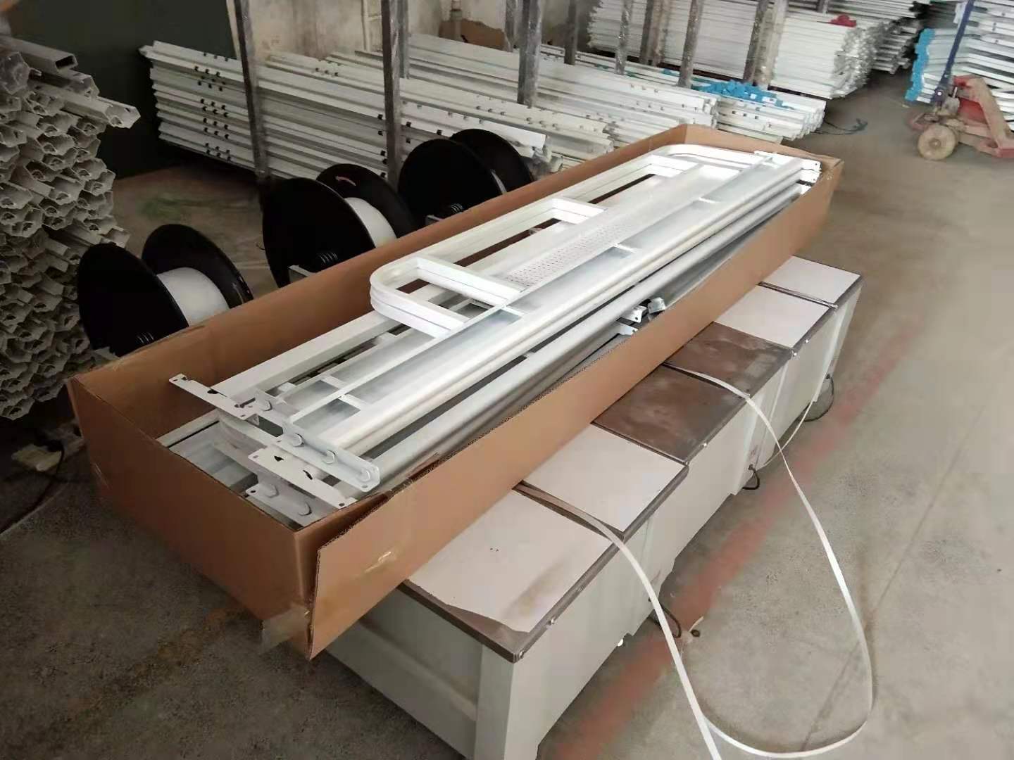 廠區(qū)堆滿鐵床怎么辦？