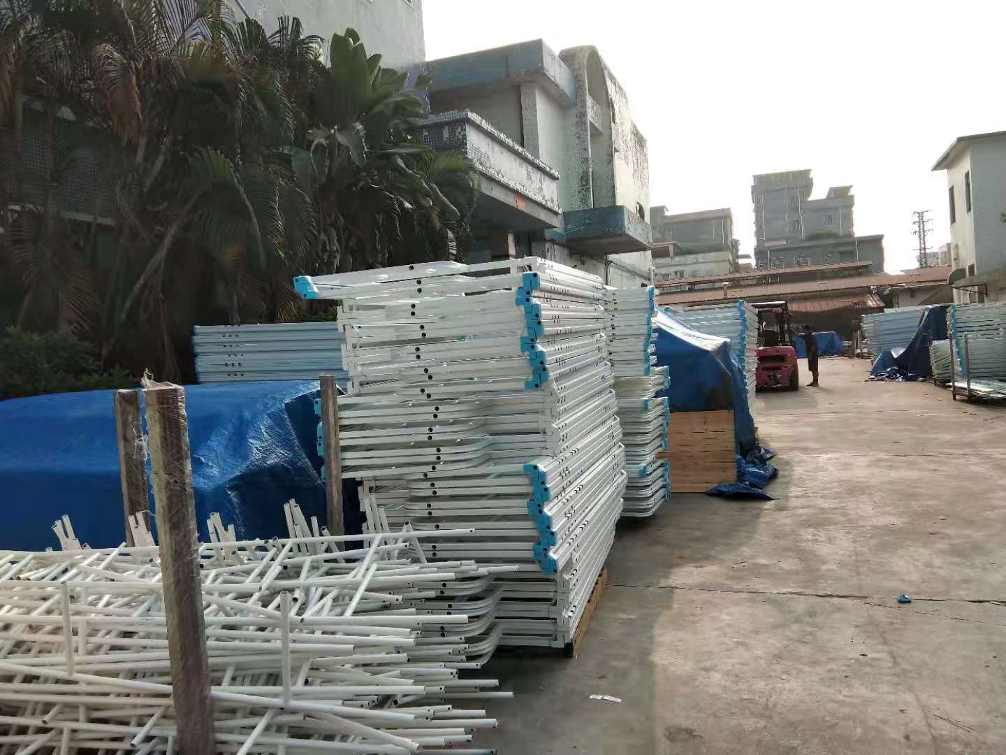 學生公寓床是卡扣好還是螺絲好？